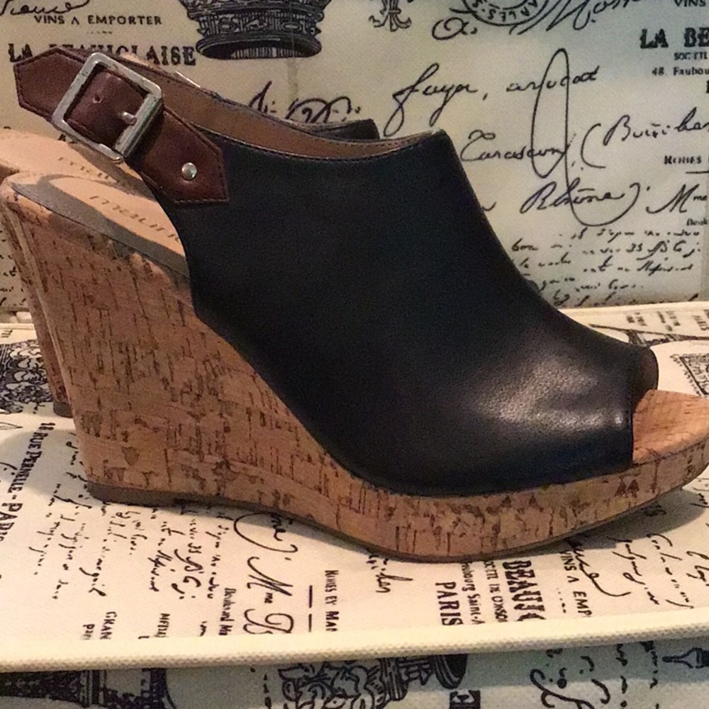 Shoe - Picture 2 of 2